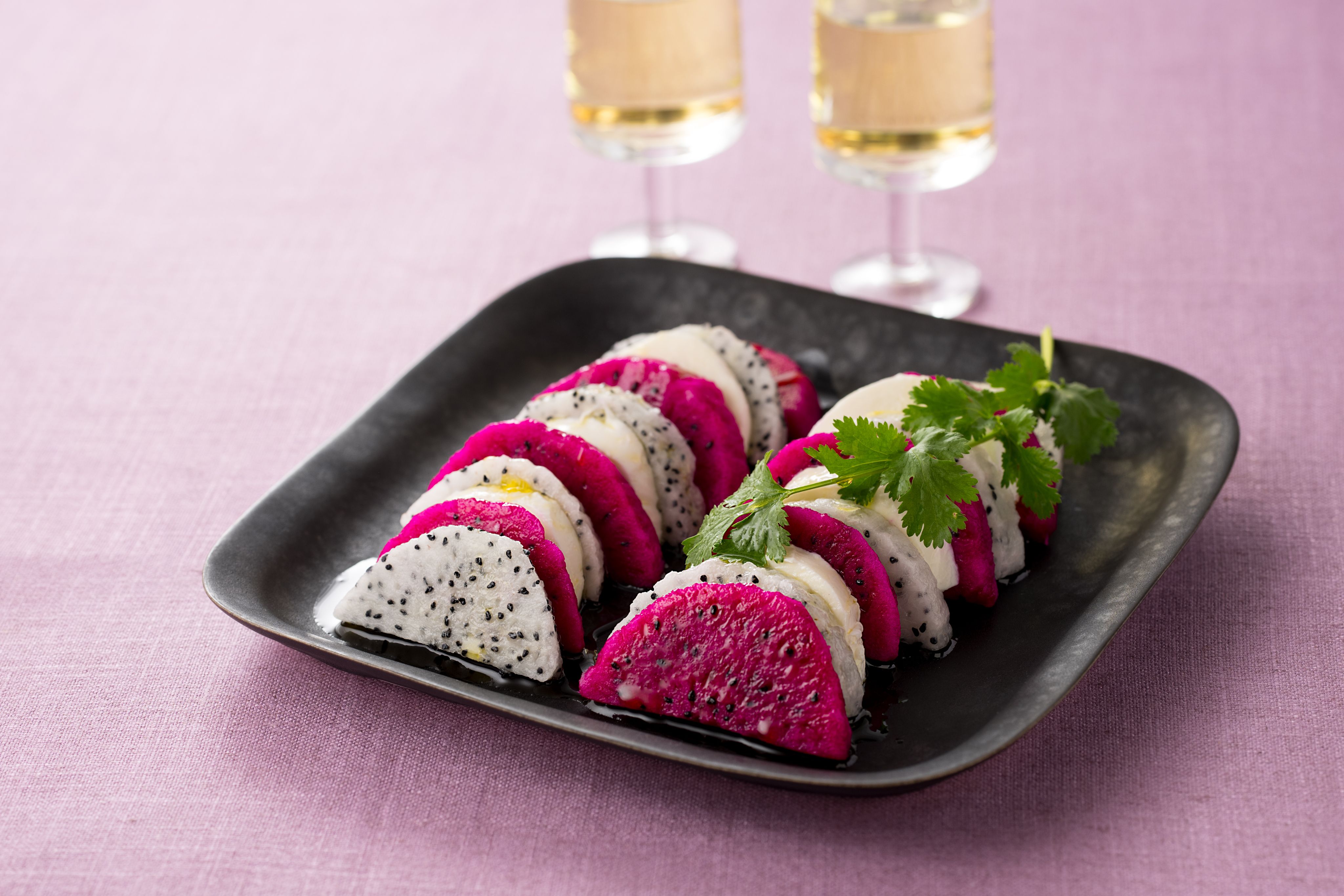 ドラゴンフルーツのカプレーゼ風