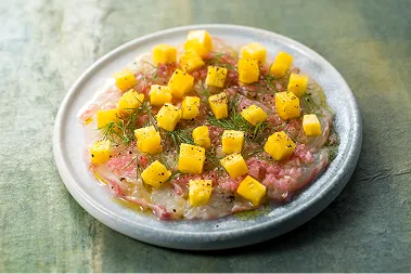 パイナップルと鯛のカルパッチョ 黒こしょう風味