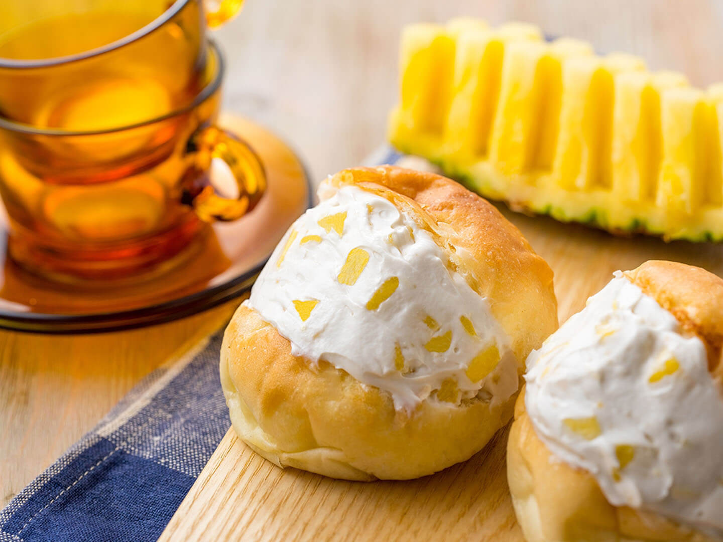 パイナップルのココナッツマリトッツォ | Dole（ドールジャパン）