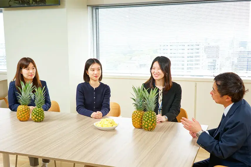 パイナップルの美容効果に驚くパイン部のみなさん