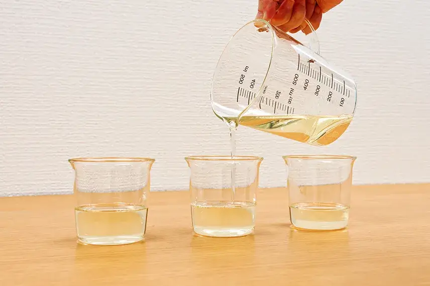 ①ゼリーを3つのグラスに用意する。