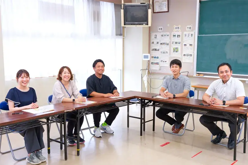 三軒茶屋小学校の先生方とエデュシップの櫻井さん