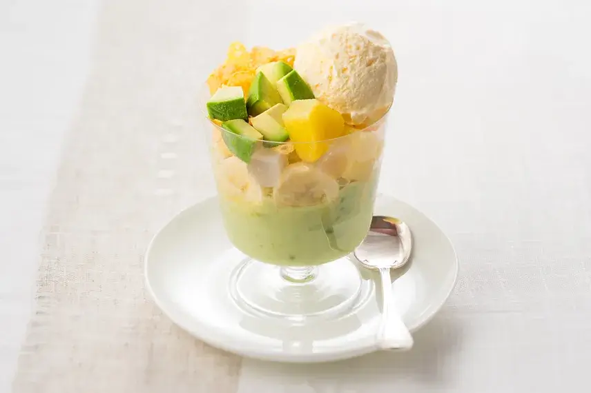 アボカドヨーグルトのトロピカルパフェ