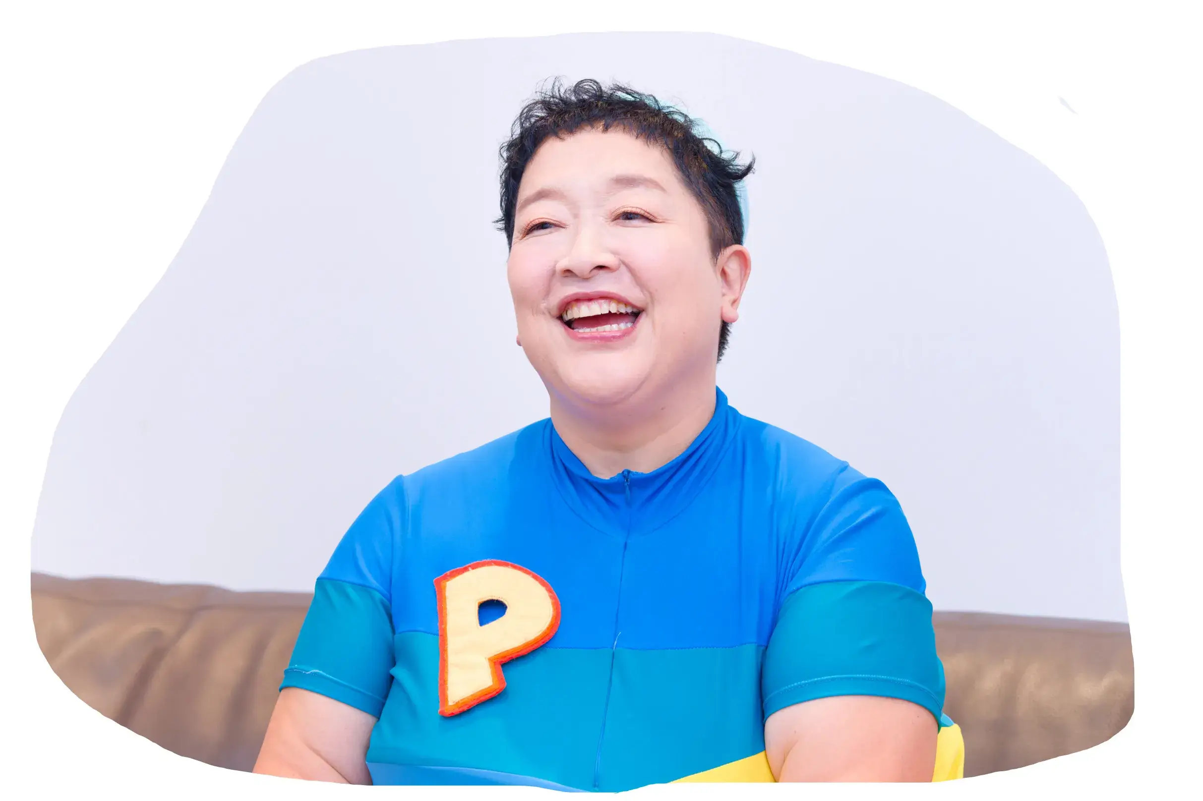 「ポンちゃん」こと平田(ひらた)明子(あきこ)さん。双子(ふたご)の女(おんな)の子(こ)のお母(かあ)さんでもある