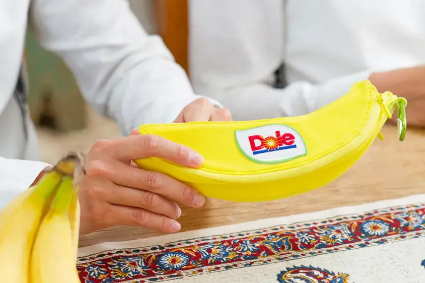Doleのロゴが入ったバナナケース