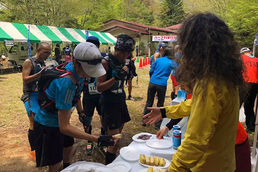 エイドステーションにバナナと塩を設置