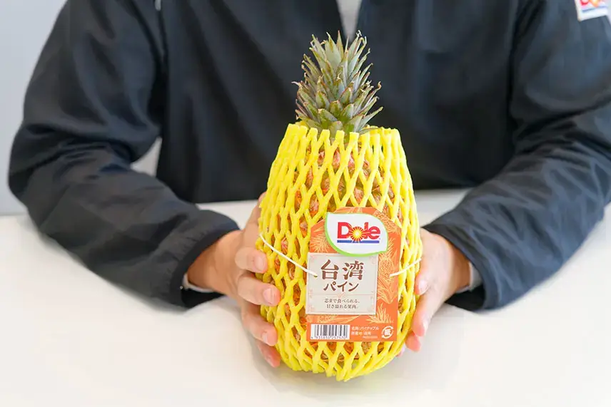 フルーツキャップを被せてある台湾産パイナップル