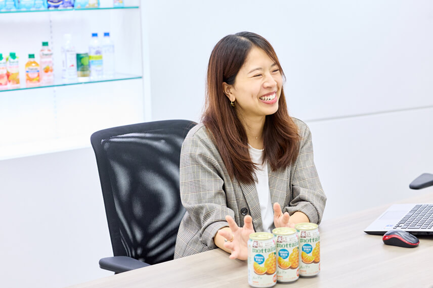 インタビューに応じる後庵さん